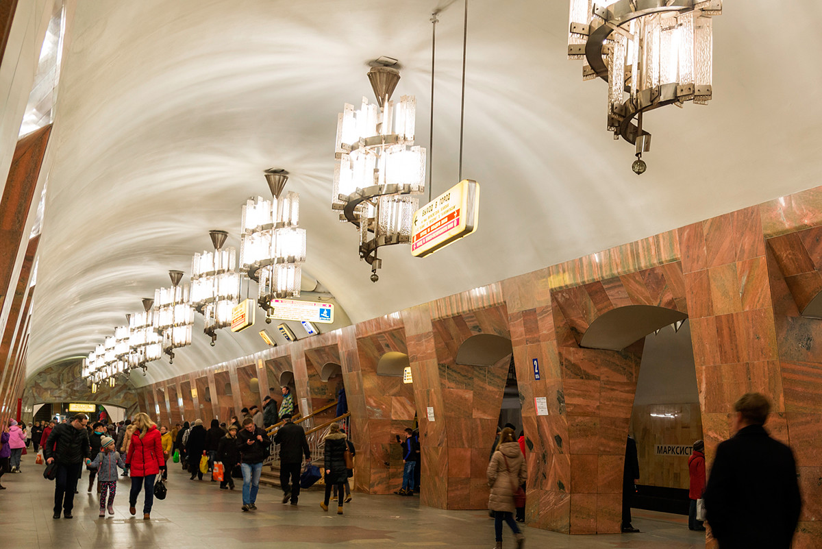 Como un cuento de hadas. Los candelabros más bellos del metro de Moscú