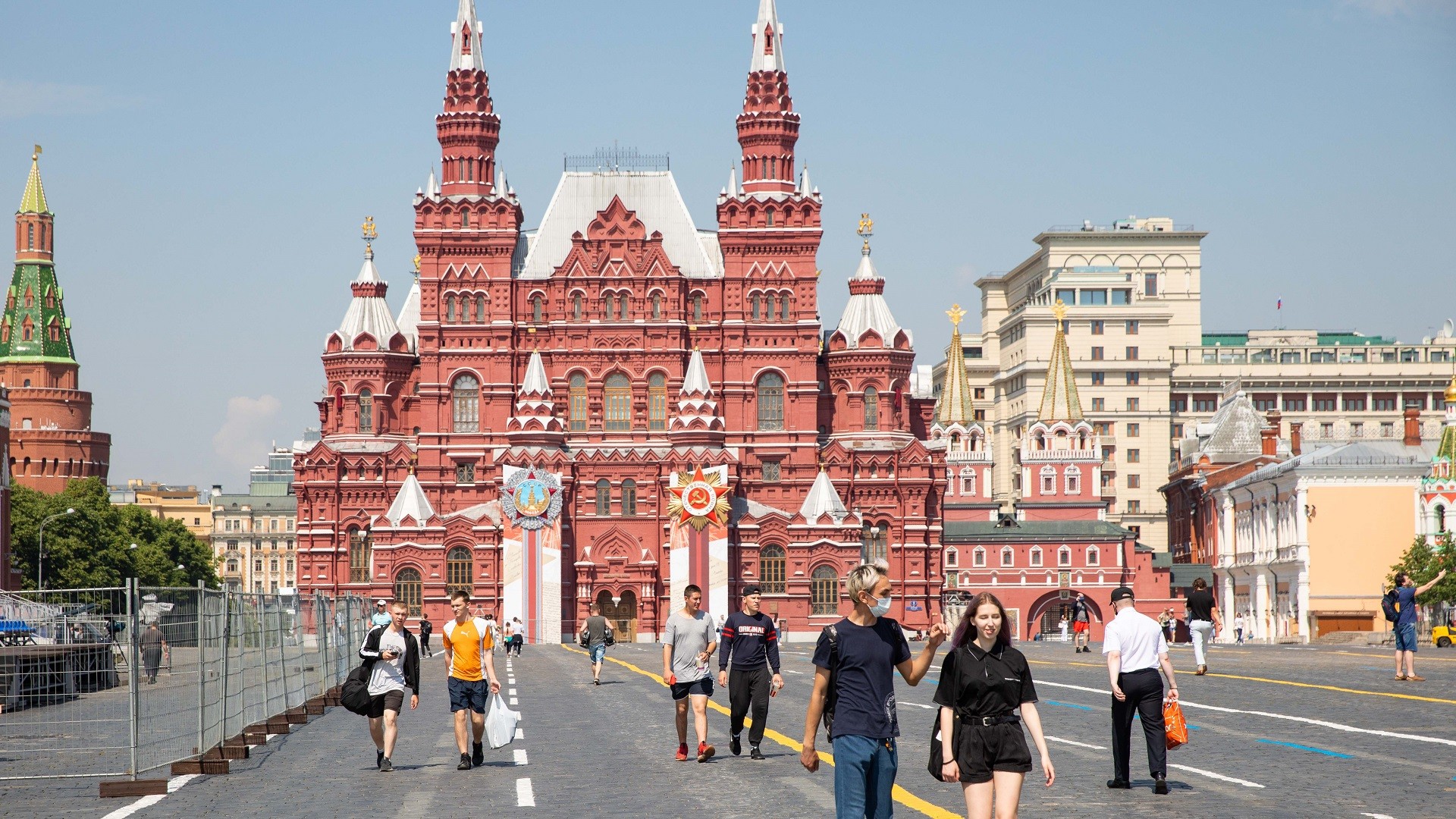 Почти москва. Москва красная площадь фото. Точки питания в Москве на красной площади. Каковы Размеры красной площади в Москве. Фото Москвы красная площадь летом 2021.