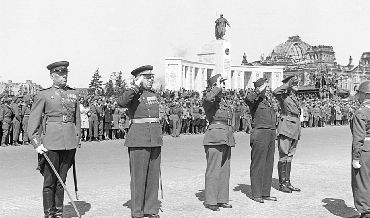 Die allerletzte Siegesparade der Alliierten in Berlin (FOTOS) Russia