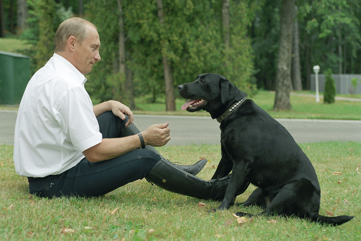 Putin sa psom po imenu Koni.

