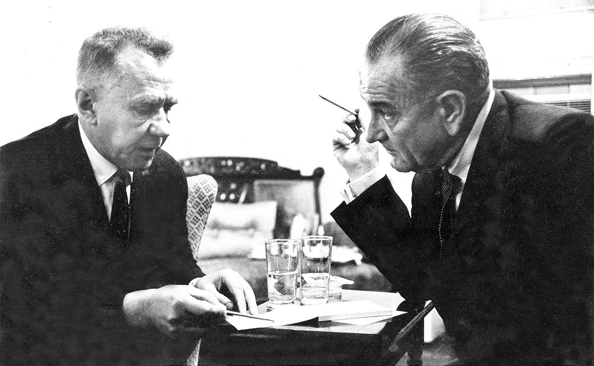 Voir Un President Leurope Et La Guerre Pourquoi un sommet URSS-USA a-t-il été organisé au milieu de nulle part