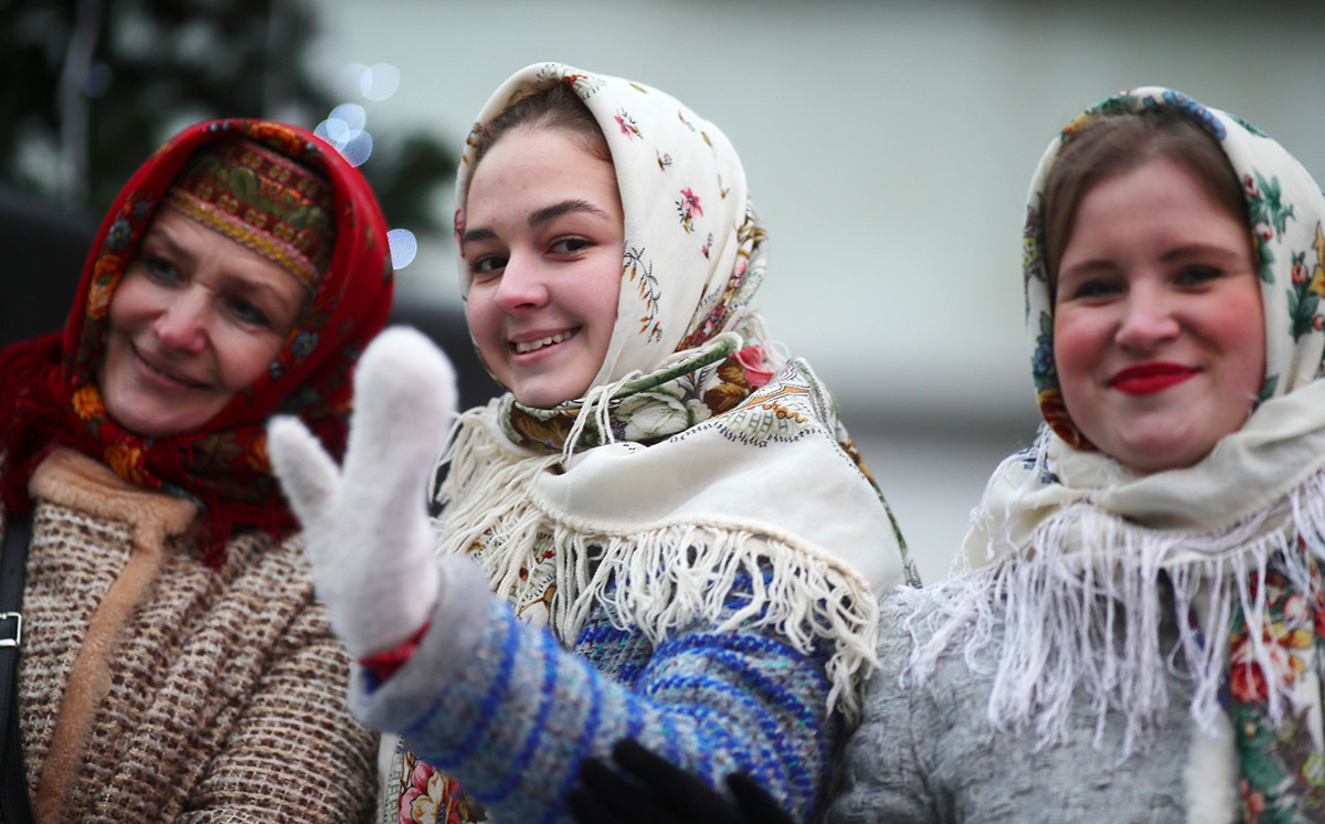 slavic head scarf