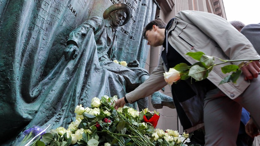 なぜロシア人は記念碑に生花を捧げるのか ロシア ビヨンド