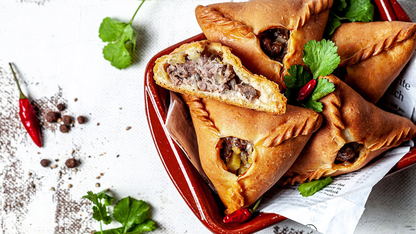 Juicy inside, crunchy outside! Tatar meat pies are an alternative to American fast food. 