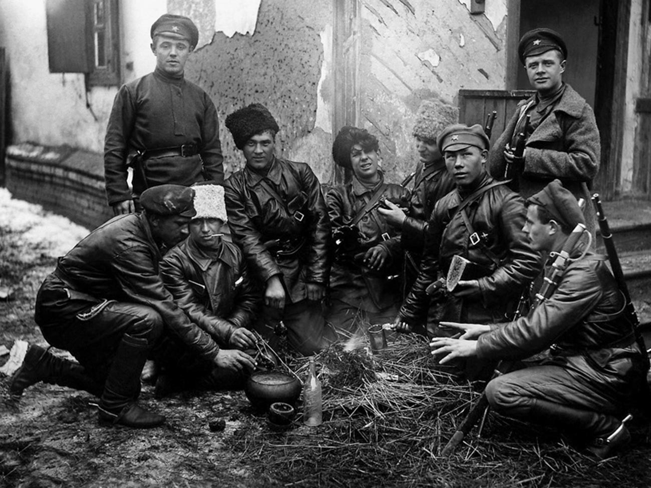 Червеноармейски обяд край огъня