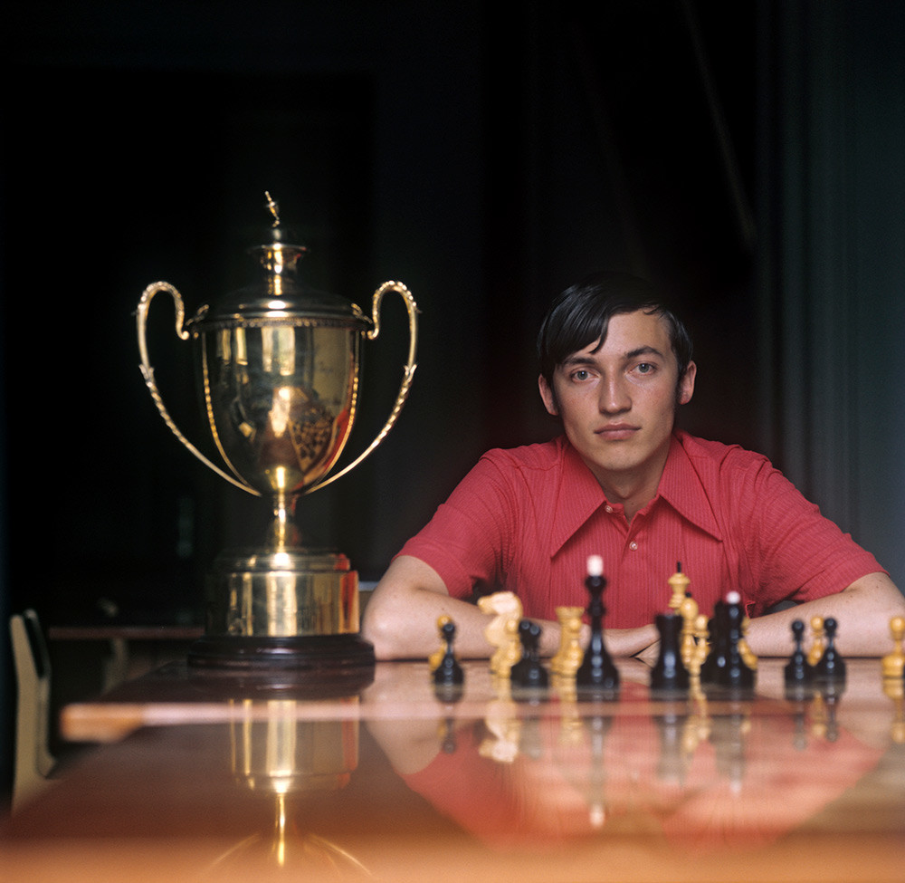 Un Joueur De Dames Champion Du Monde D'échecs. De qui est inspiré le joueur d’échecs Borgov du Jeu de la dame sur