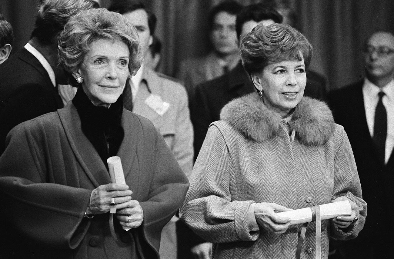 Nancy Reagan (L) and Raisa Gorbacheva (R) hold scrolls during cornerstone unveiling for a new museum at the headquarters of the International Committee of the Red Cross in Geneva, Switzerland November 20, 1985.
