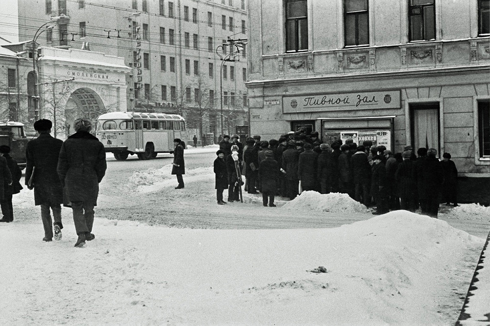 Бирена зала. Дата на заснемане: 1975 г.
