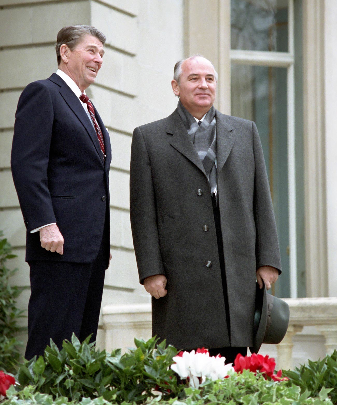 gorbachev and reagan        
        <figure class=