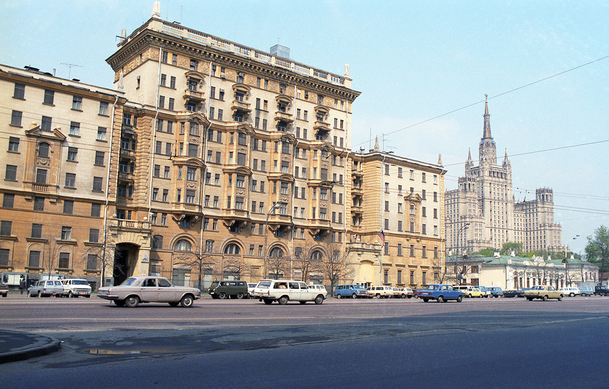Москва, СССР. Изглед към сградата на американското посолство.