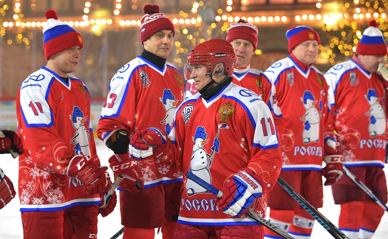 Vladimir Putin played in the new year's eve friendly match of the Night hockey League on Red Square