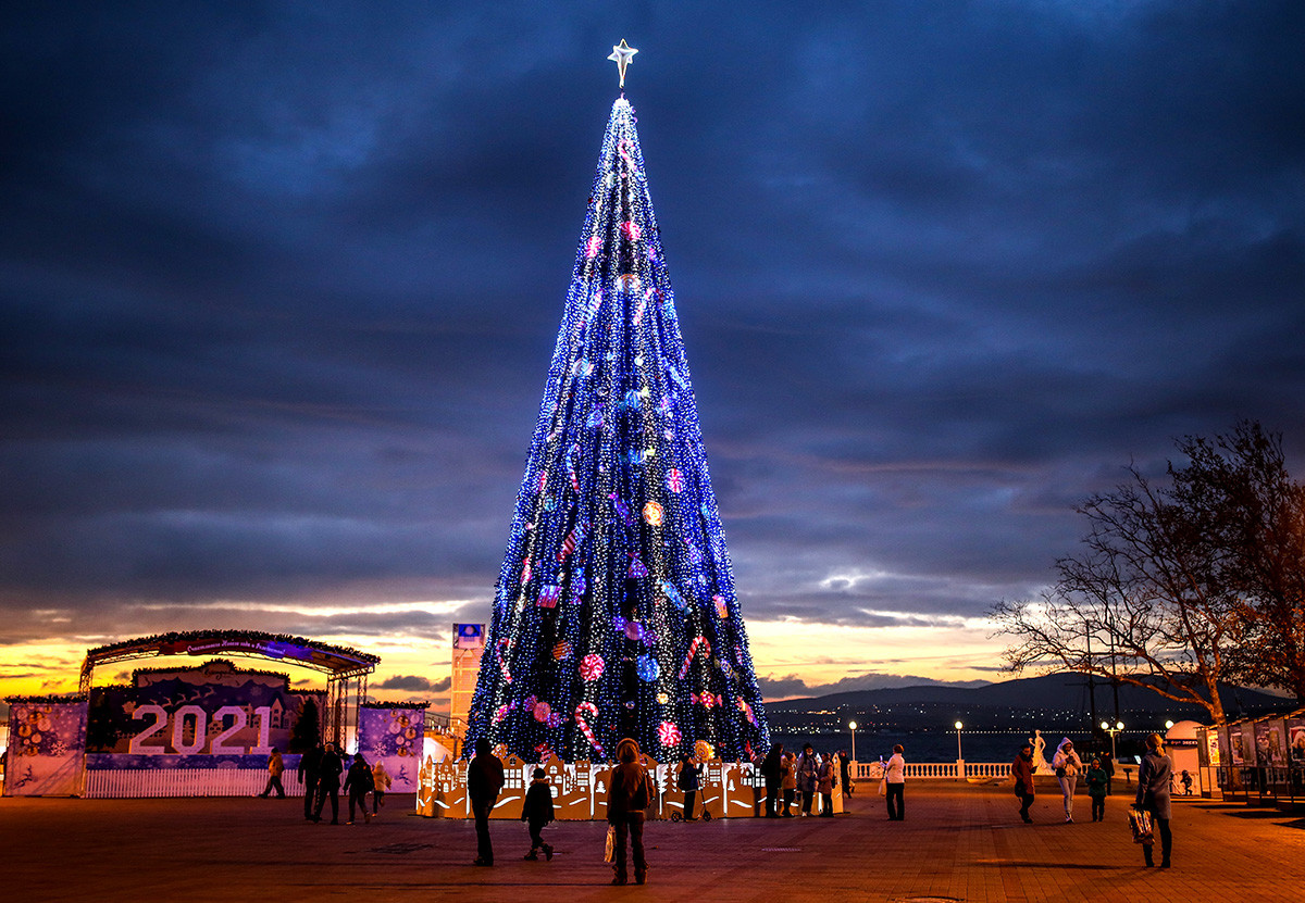 ロシア都市のお正月とクリスマスの飾り ロシア ビヨンド