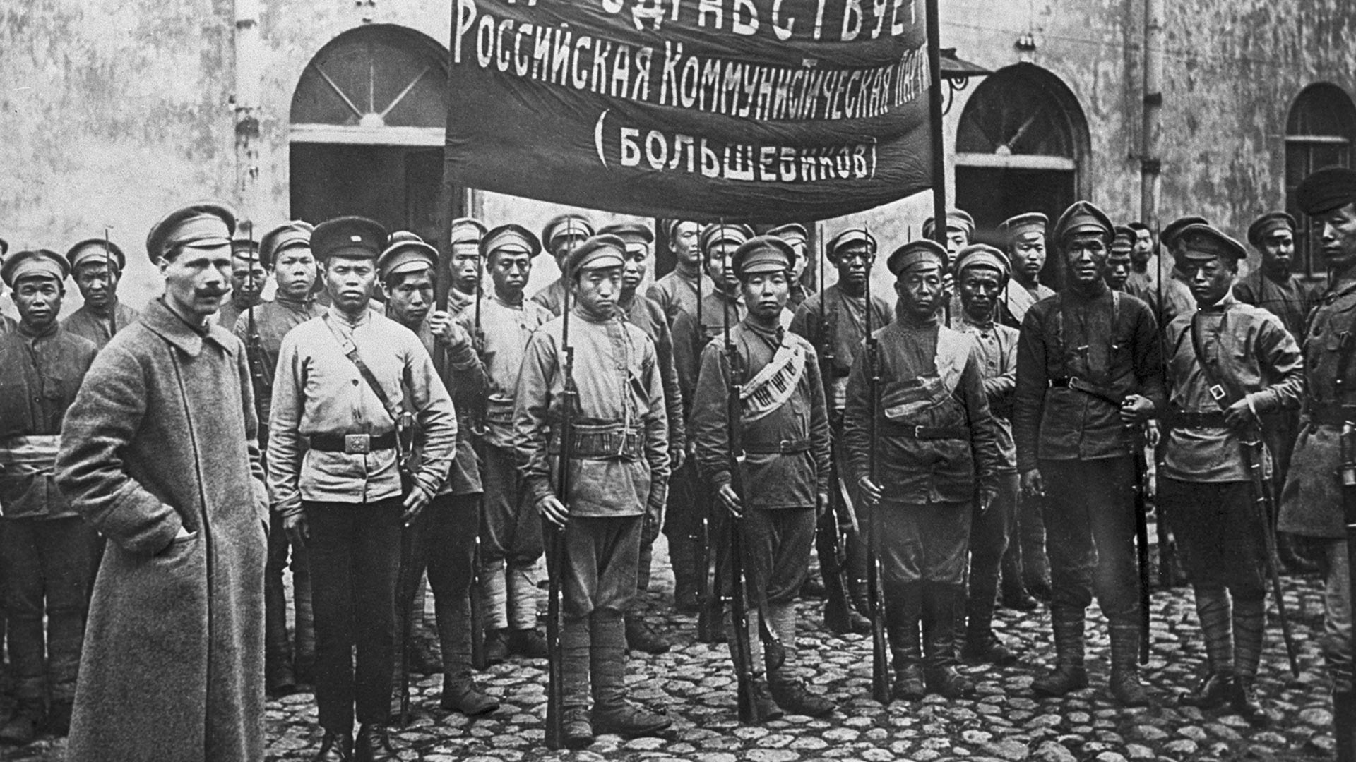 I Cinesi Li Adoravano E Chiedevano Loro Protezione Come i cinesi aiutarono i bolscevichi a mantenere il potere in Russia