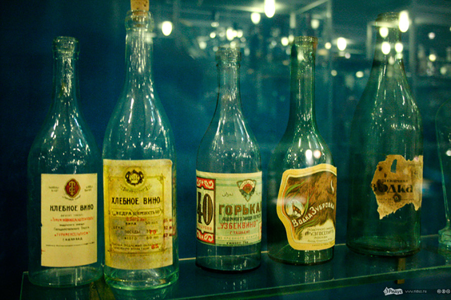 how-to-order-vodka-the-russian-way-russia-beyond