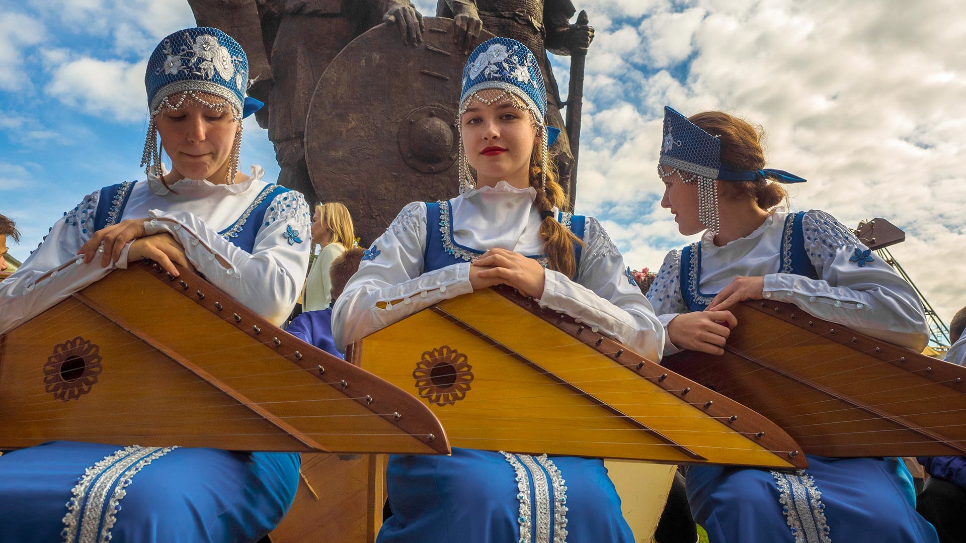 ロシア最古の楽器 グースリ ロシア ビヨンド