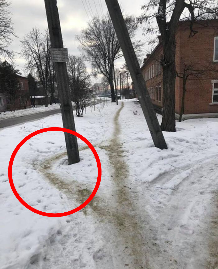 Things like this can be seen in many Russian towns. This clearly shows Russians evading walking under a v-shaped arch.