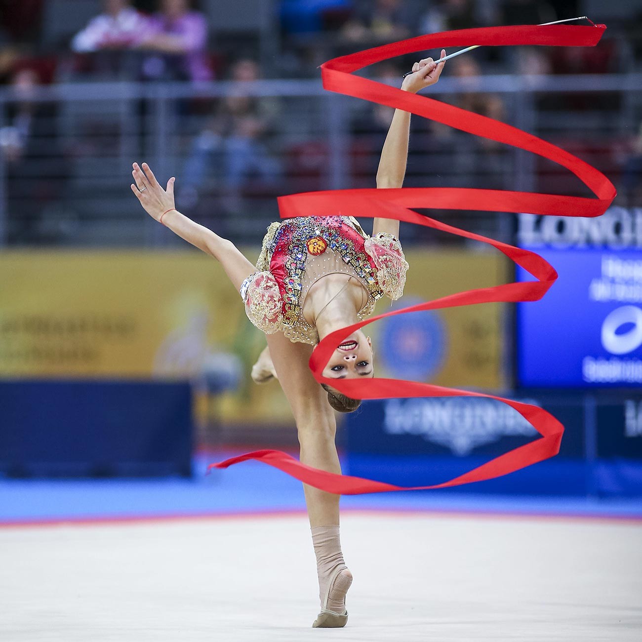 世界でもっとも多くのタイトルを手にしている双子の新体操選手 アヴェリナ姉妹 写真特集 ロシア ビヨンド