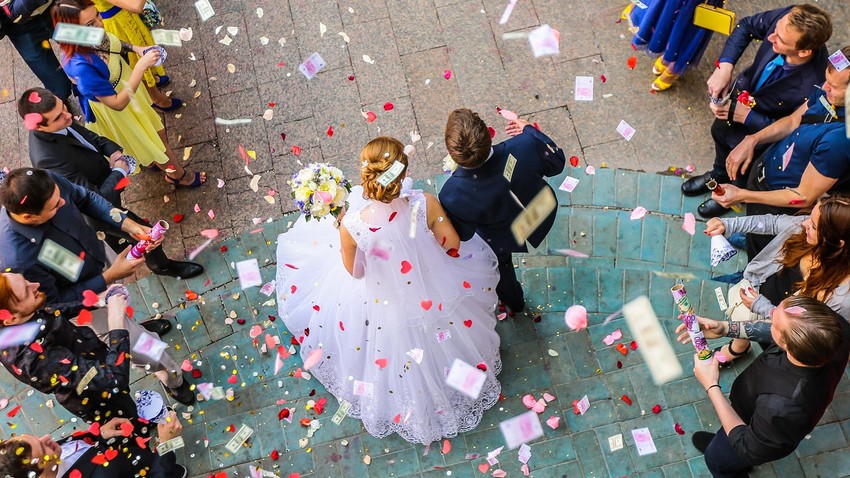 ロシア人と結婚すればパスポートをもらえる ただし手続きに 躓きの石 がいくつか ロシア ビヨンド