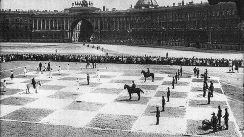 How the Soviets made a GIANT chess board on the Palace Square (PHOTOS) - Vimarsana News