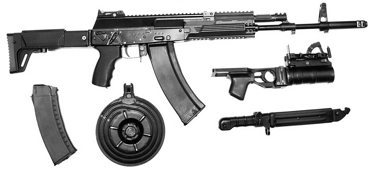 ¿Cuál es la diferencia entre la primera versión del AK-12 y la del