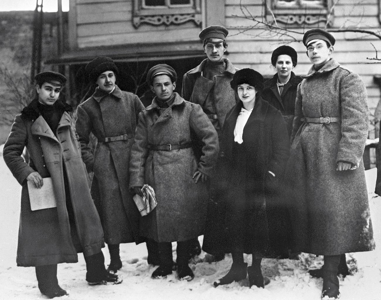 Защо руснаците се записват в Комсомола – младежката организация на СССР ...
