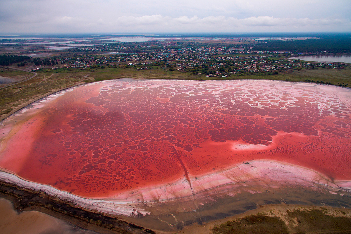 The multicolored Russian lakes look like they were made by anonymous