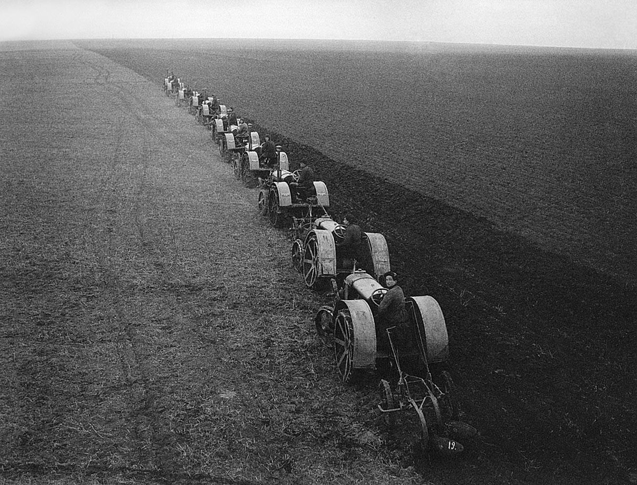 Ранните години на съветските колхози (СНИМКИ) - Russia Beyond България