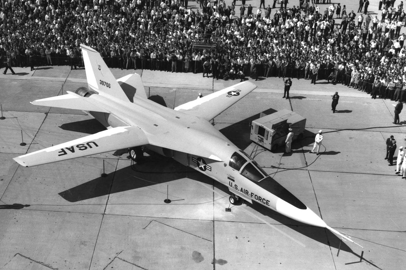 General Dynamics F-111A (SN 63-9768, third pre-production aircraft) with unswept wings at the aircraft rollout on Oct. 15, 1964.