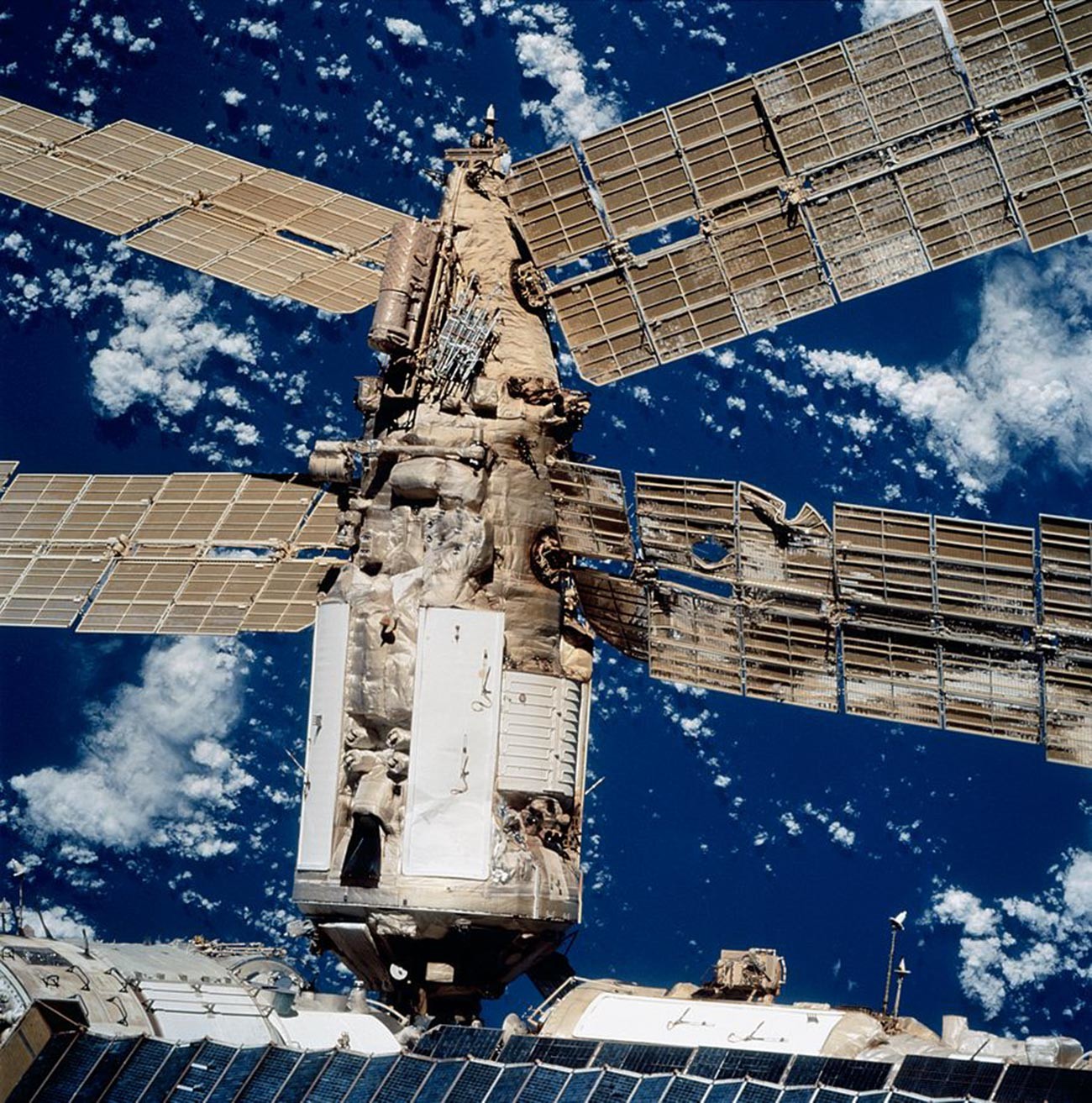 10 Things You Didnt Know About The Famous Mir Space Station 