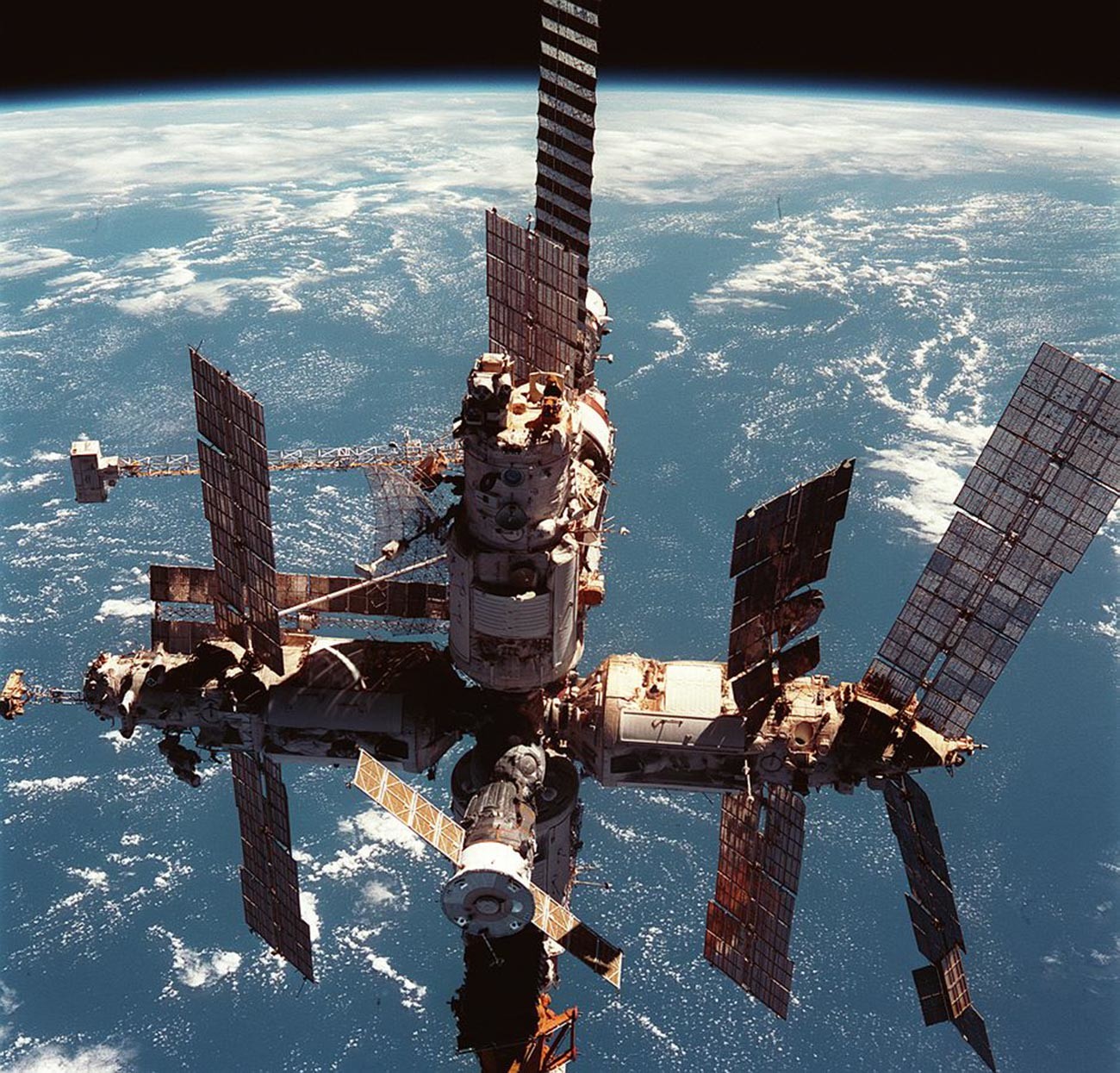 10 Things You Didnt Know About The Famous Mir Space Station Russia Beyond 