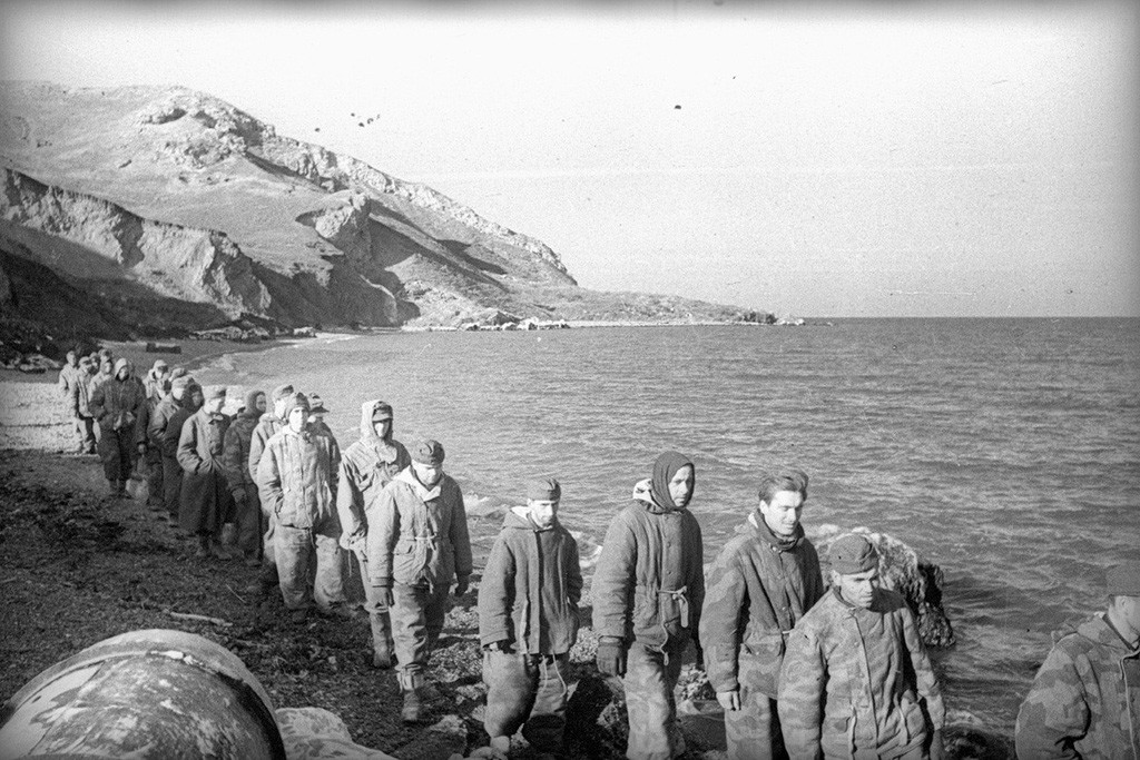 Севастополь вермахт. Пленные немцы Севастополь 1944. Керчь в годы войны 1941-1945. ВОВ В Крыму 1941-1945.