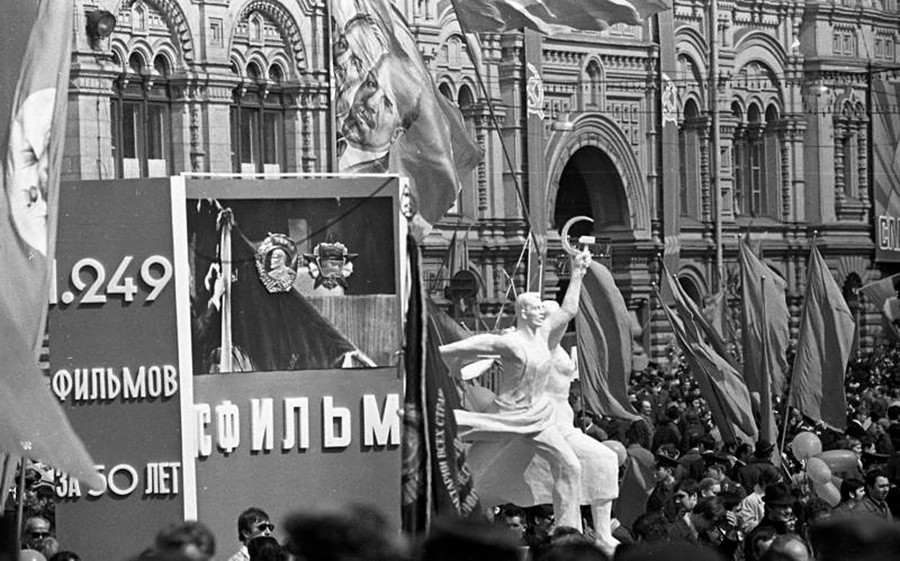 Parade Sportive Sur La Place Rouge De Moscou 1935
