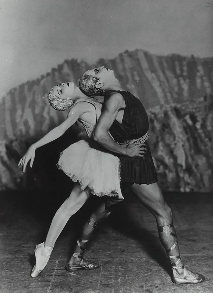 Alexandra Danilova and Serge Lifar in Apollon Musagete.