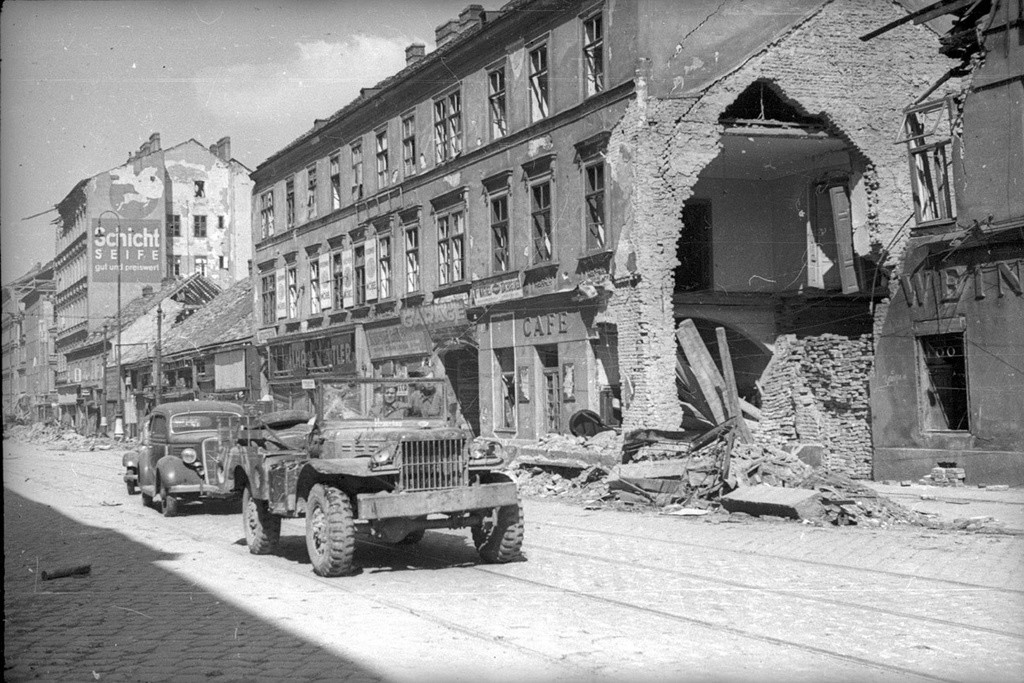 Берлин 1941. Разрушенный Берлин 1945. Германия Берлин 1941. Улицы Берлина 1945.