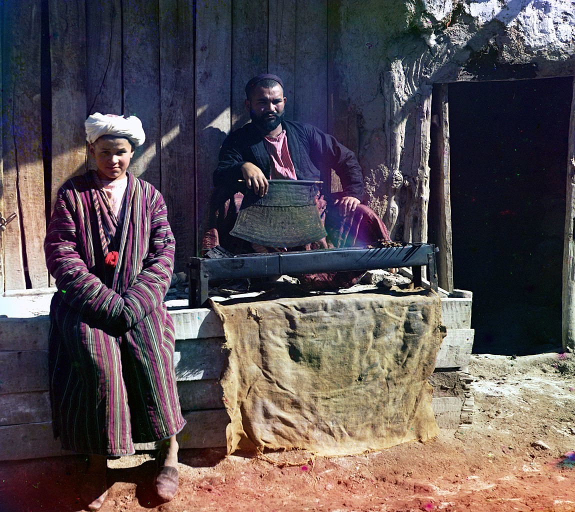 Cooking shashlik in Samarkand, Russian Empire.