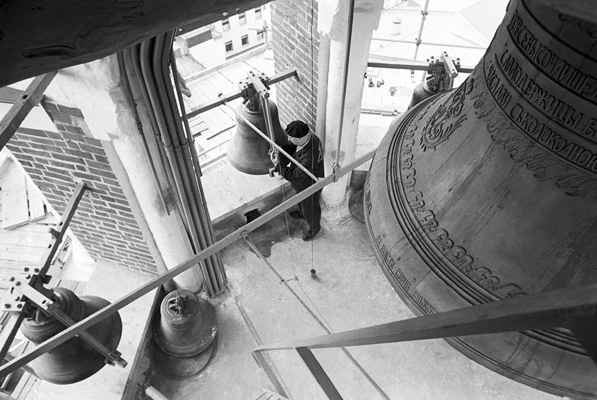 Moscow, USSR. Restorers carrying out renovation works of the Spasskaya Tower belfry.