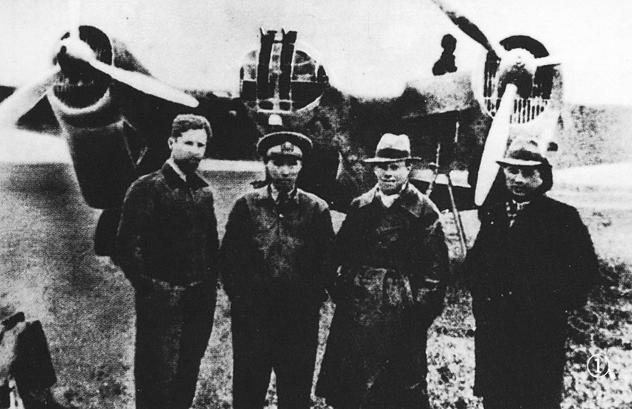 Б. Б. Камонин, китайски пилот, Алексей Андреевич Лебедев, преводач