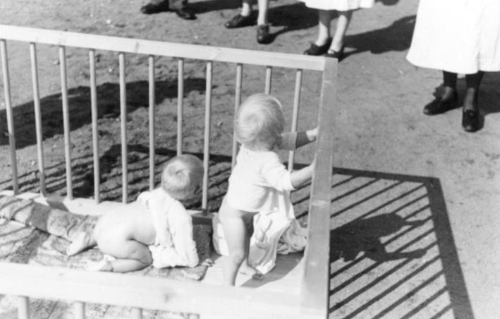 Foto tomada en una de las casas de nacimiento Lebensborn en la Noruega ocupada por los alemanes nazis durante la Segunda Guerra Mundial.