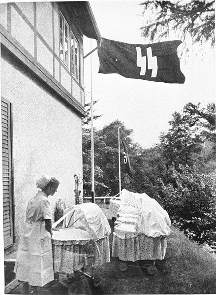 Enfermera en un hogar Lebensborn