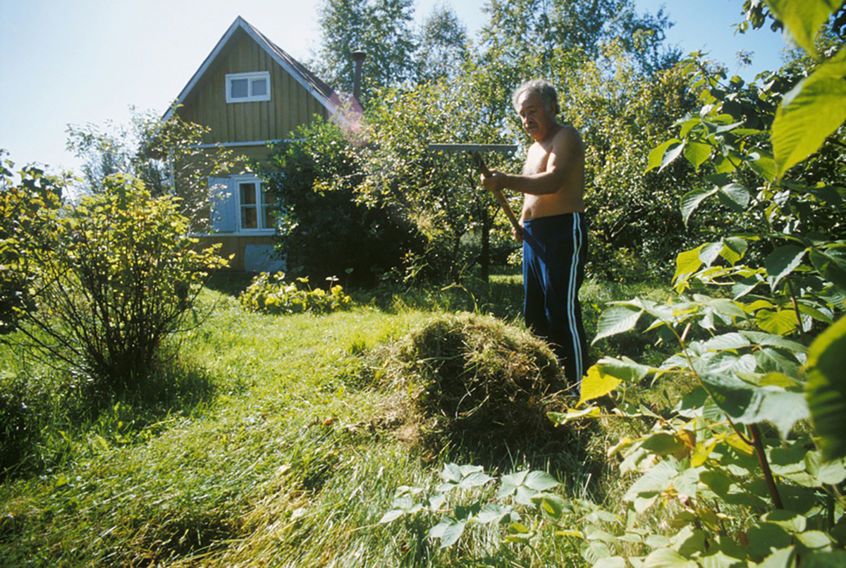 Why the dacha was a Soviet heaven on earth (PHOTOS) - Russia Beyond