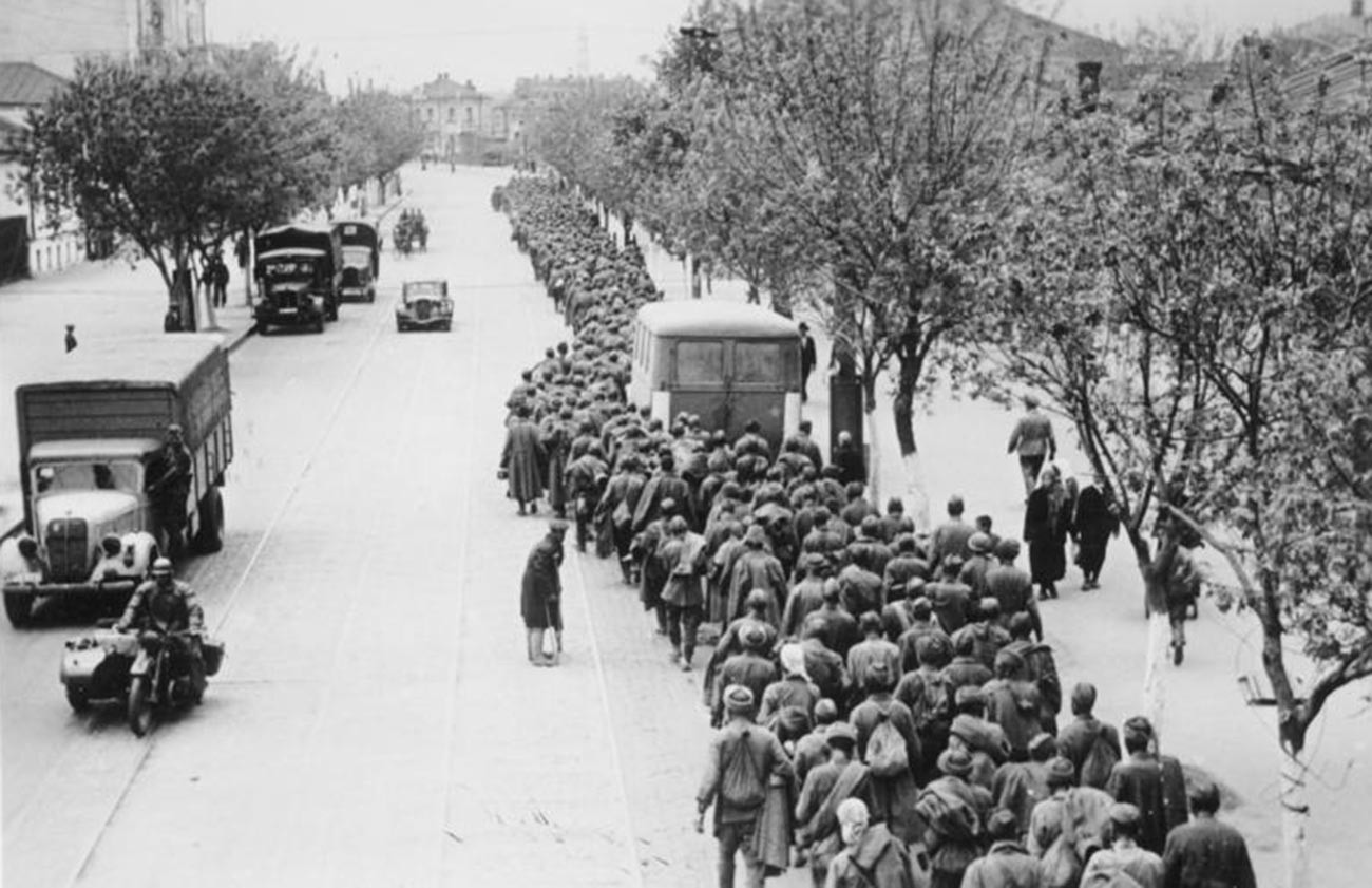 Soviet POWs in Kharkov.