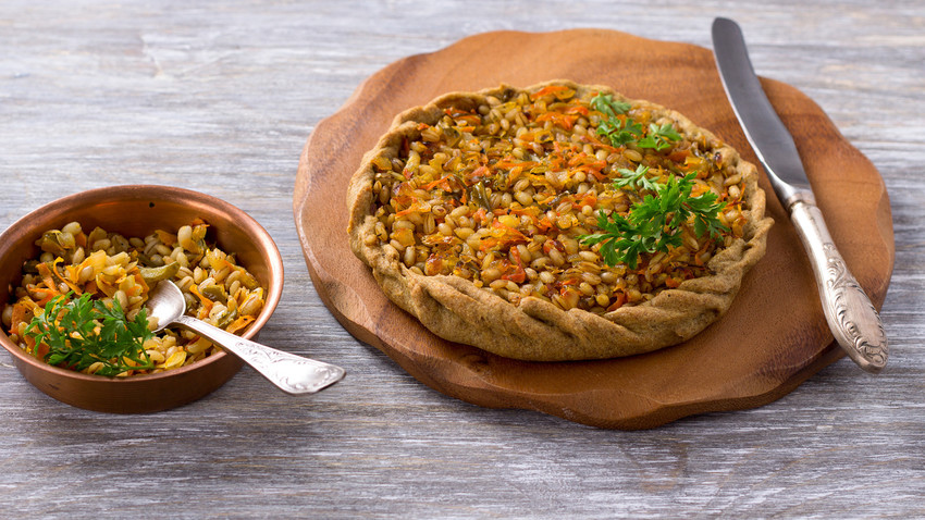 暑い夏にぴったりのロシアのピクルス入りライ麦パイを作ってみよう レシピ ロシア ビヨンド