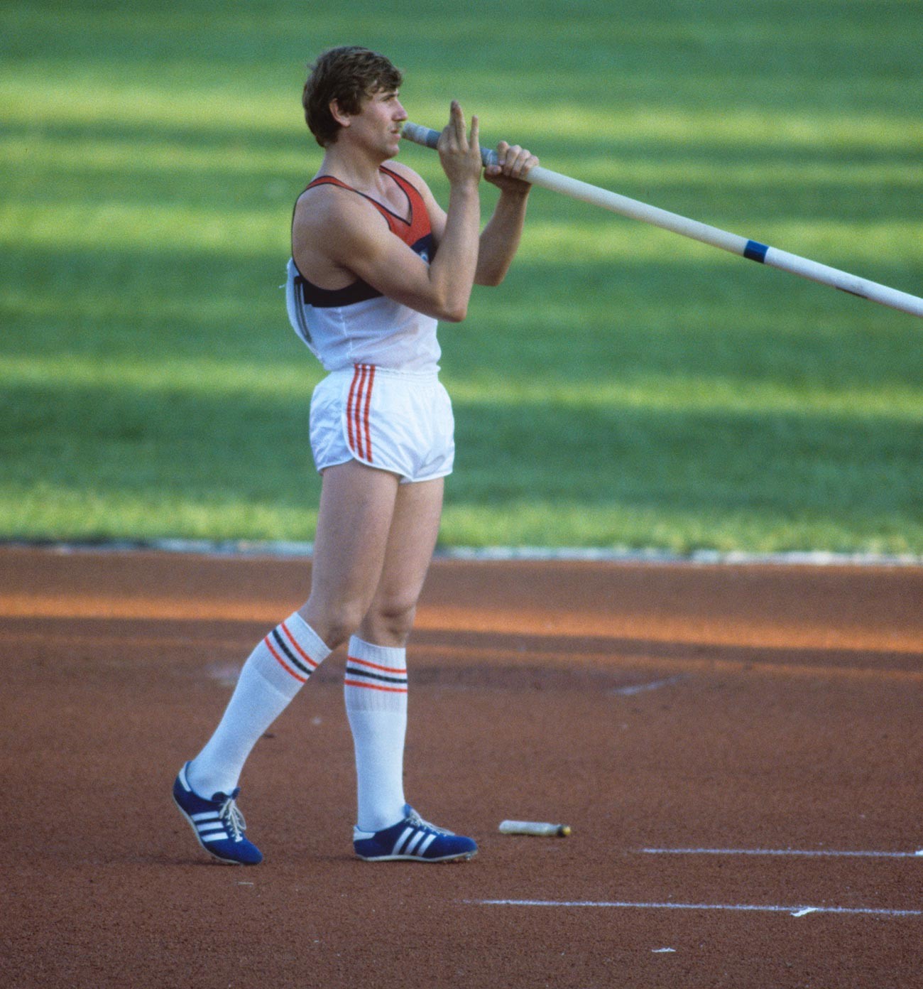 Serguéi Bubka, Maestro de Honor del Deporte de la URSS, plusmarquista mundial, campeón europeo y mundial de salto con pértiga.