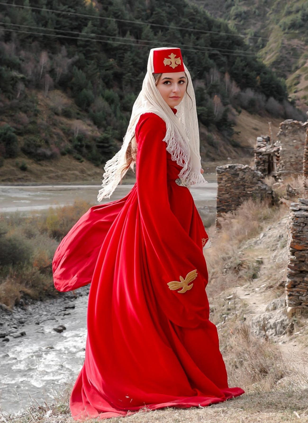 Осетины женщины. Кавказские национальные платья. Платье в Кавказском стиле.