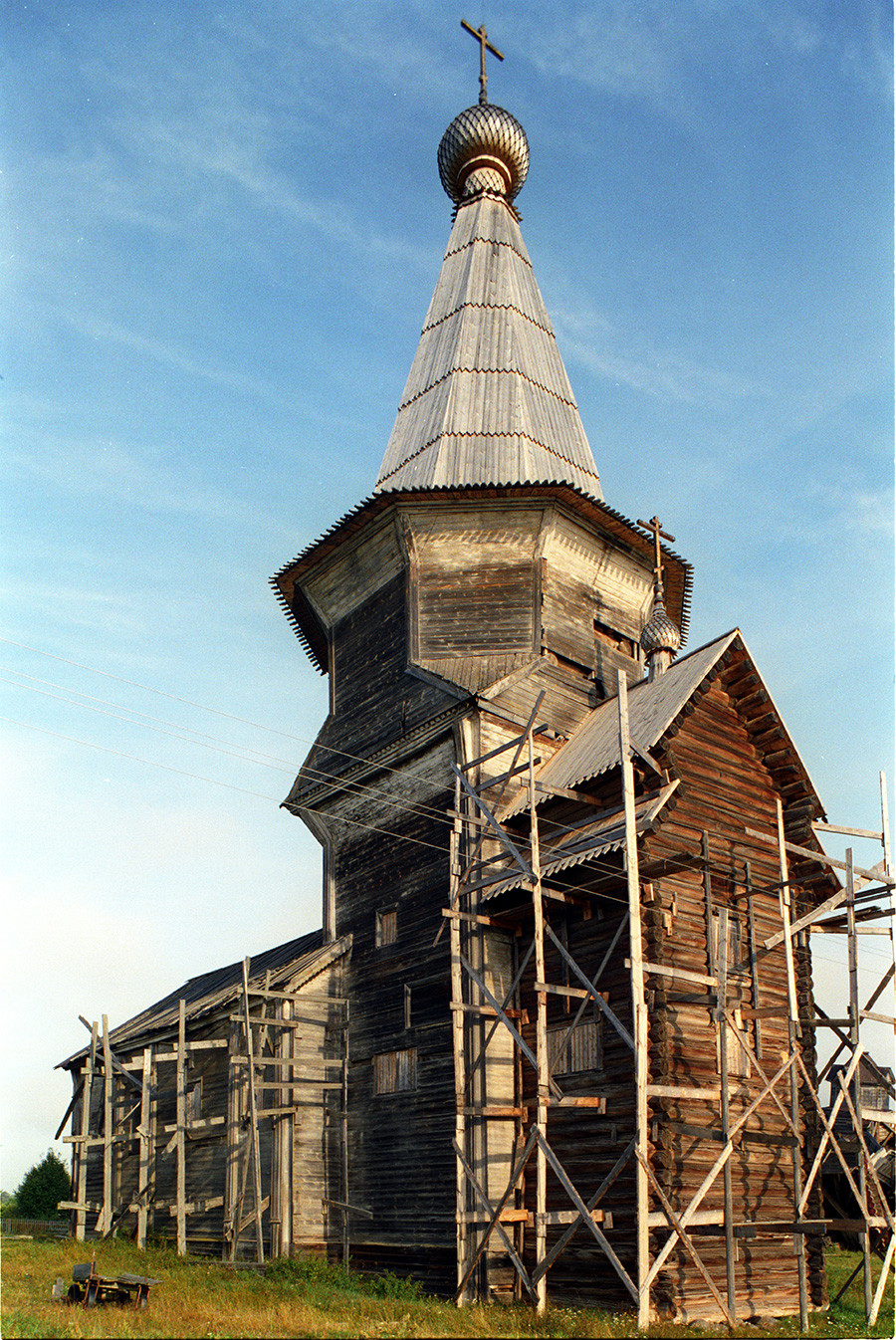 Church of Elijah the Prophet. Southeast view with remnants of restoration scaffolding. August 28, 2006