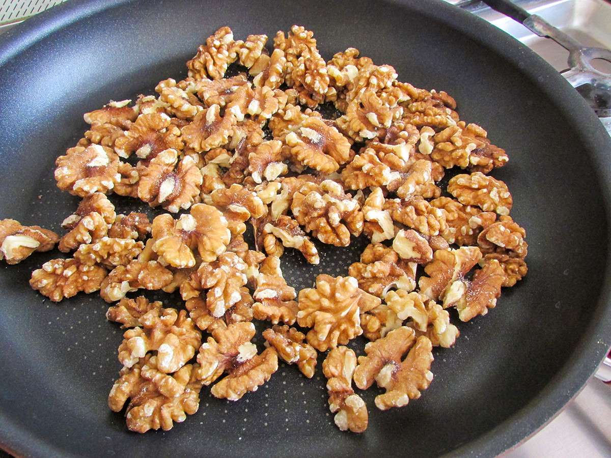 Crimean churchkhela Nuts and juice in one dessert (RECIPE) Russia Beyond