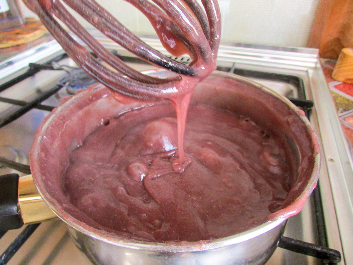 Crimean churchkhela Nuts and juice in one dessert (RECIPE) Russia Beyond