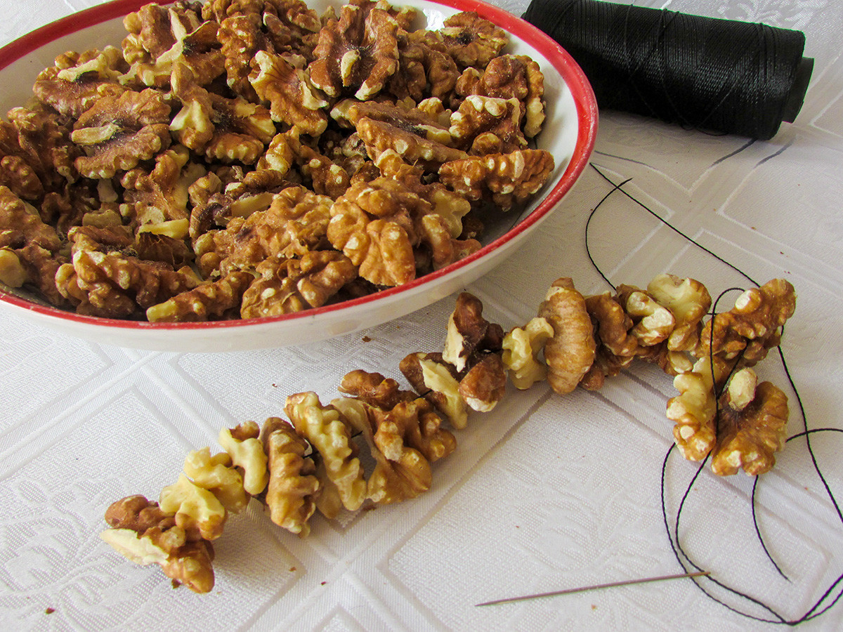 Crimean churchkhela Nuts and juice in one dessert (RECIPE) Russia Beyond