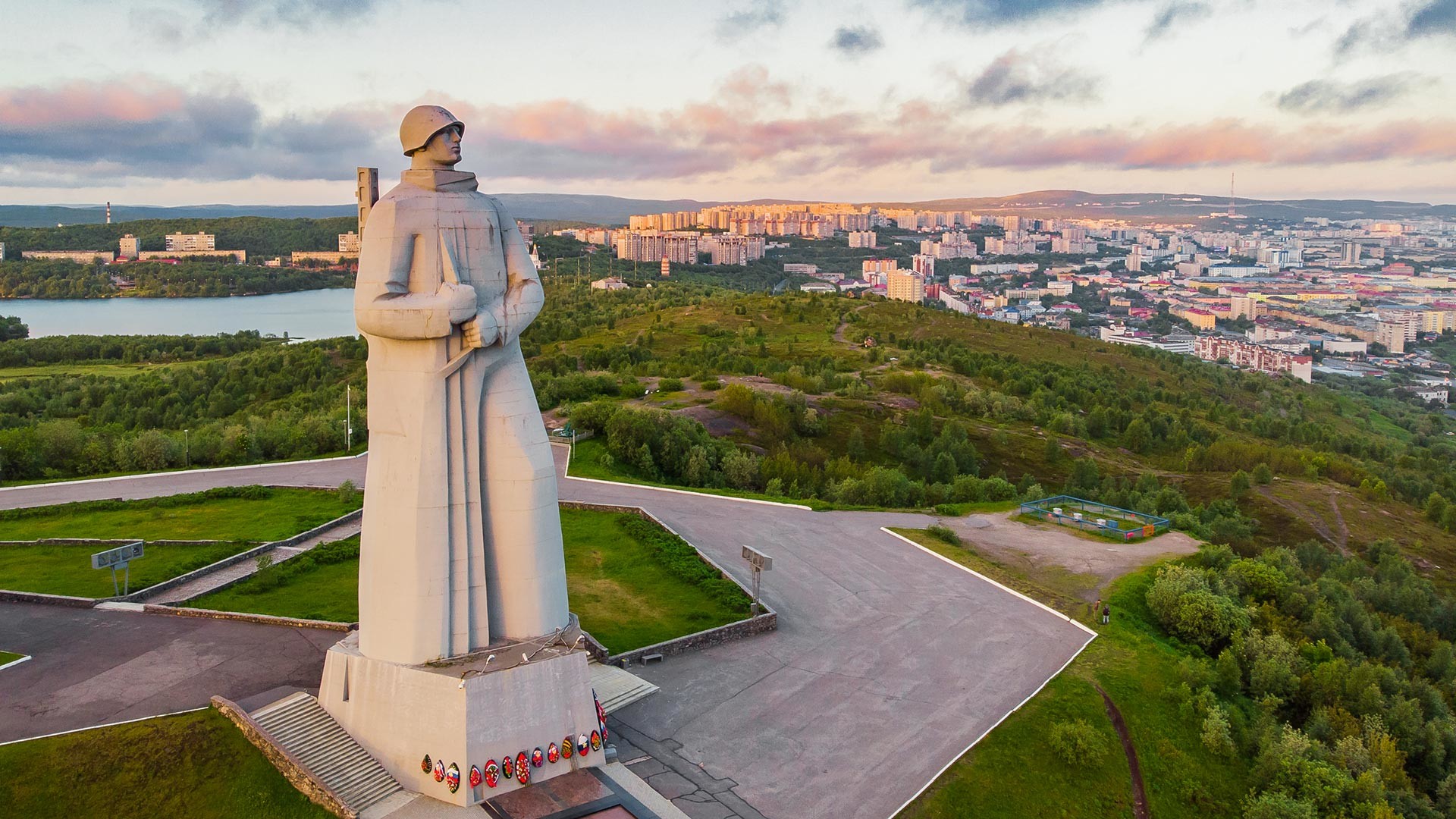 Мурманск город герой фото во время войны