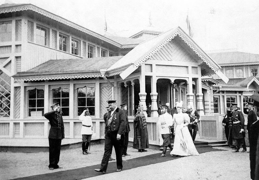 Emperor Nicholas II and Empress Alexandra Fyodorovna at the Nizhny Novgorod Fair, 1896